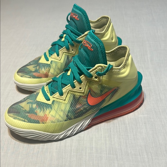 Nike LeBron 18 Low Palmer Green and Orange Athletic Shoes with Modern Design - Picture 2 of 6